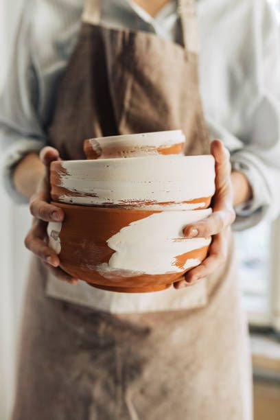 Bowls Photography, Serving Bowls Ceramic, Clay Bowls, Brand Photography Inspiration, Art Retreats, Ceramic Urn, Pottery Videos, Ceramic Workshop, Clay Studio