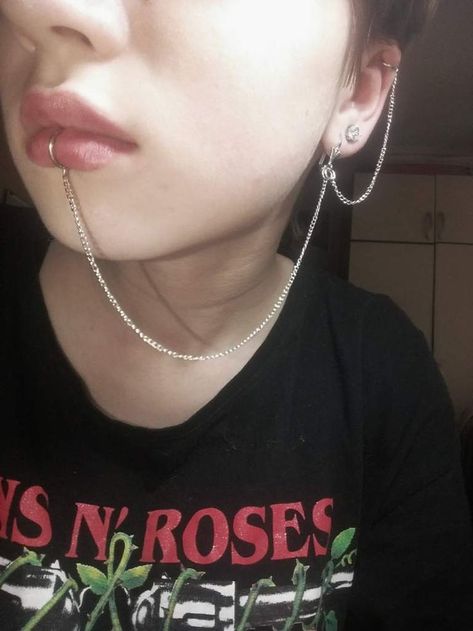 Ear To Mouth Piercing Chain, Piercing Ideas Classy, Mens Piercings, Mouth Piercings, Cool Ear Piercings, Face Piercings, Cool Piercings, Ear Chain, Facial Piercings