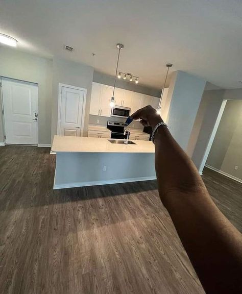 Keys To New Home Black People, New House Aesthetic Black Women, New Apartment Aesthetic Keys Black Woman, Apartment With Keys In Hand, Black Home Owner, New House Black Woman, Keys To New Home Aesthetic, Apartment Keys Black Woman, New Place Aesthetic Keys