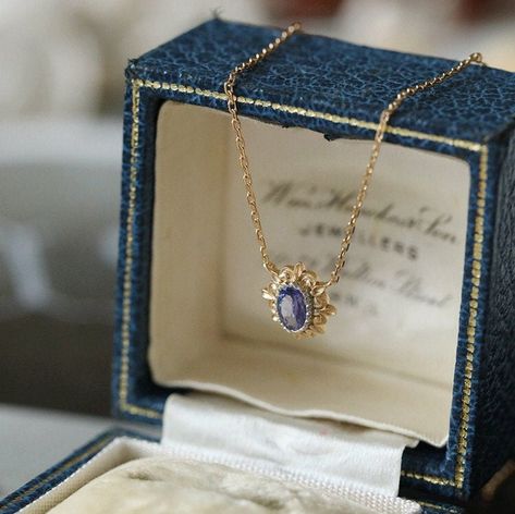 Necklace Art Deco, Tanzanite Pendant, Tanzanite Necklace, Necklace Art, Tanzanite Stone, Blue Tanzanite, Jewelry Lookbook, Natural Tanzanite, Fantasy Jewelry