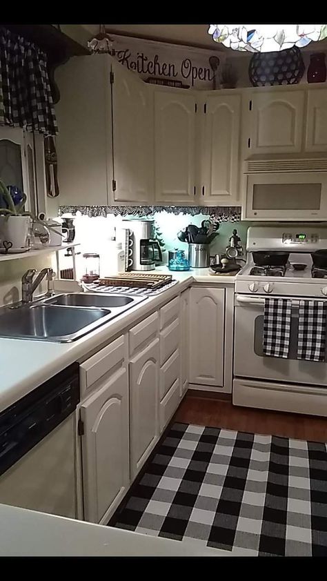 Farmhouse Kitchen Buffalo Plaid, Black And White Buffalo Plaid Kitchen, Black And White Farmhouse Kitchen, Buffalo Plaid Kitchen, Free Home Decor, Plaid Kitchen, Dreamy Kitchens, Coastal Farmhouse Kitchen, Diner Party