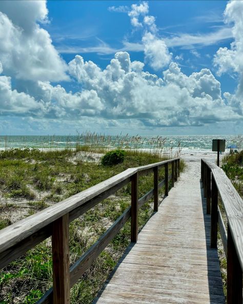 Anna Maria Island/Siesta Key Dump . . . . . #jessjetsetting #familyvacation #vacation #annamariaisland #siestakey #florida #travel #explore #fyp #traveldump #travelblogger #travelgram Anna Maria Island, Siesta Key, 2025 Vision, Florida Travel, Family Vacation, Travel Blogger, Vision Board, Florida, Heat