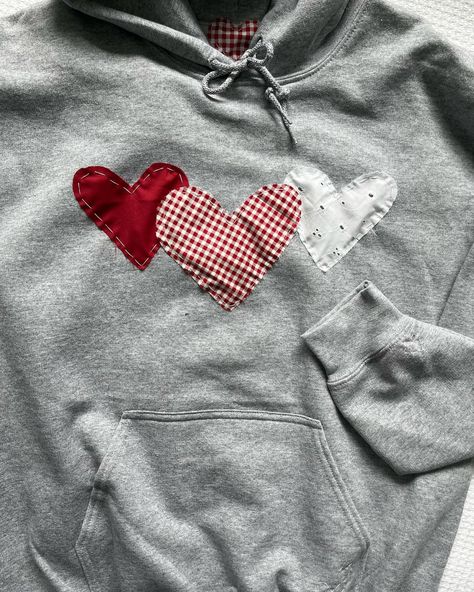 Red hearts hoodie! ♥️🤍♥️ Diy Patchwork Hoodie, Bf Sweatshirt, Embroidered Hoodie Diy, Diy Hoodie Design, Embroidered Sweatshirt Diy, Charity Shopping, Diy Hoodies, Aesthetic Diys, Sweatshirt Diy