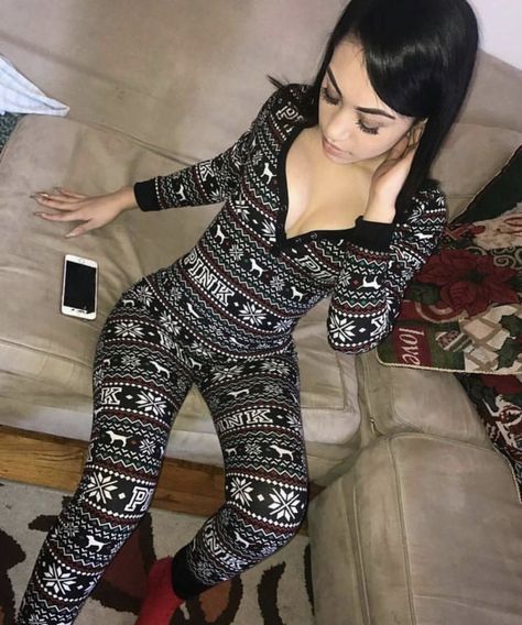 Baddie Pajamas, Victoria Secret Pink Pajamas, Christmas Outfit Ideas, Cute Pjs, Pajama Outfits, Onesie Pajamas, Chill Outfits, Cute Pajamas, Christmas Outfits