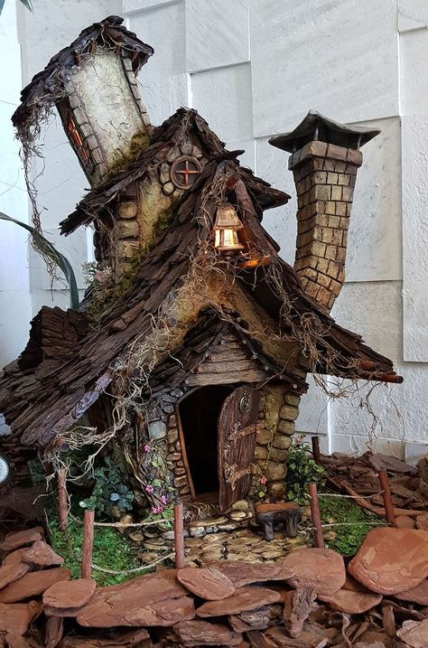 Fairy House Miniature, Miniature Fairy House, Fairy Tree Houses, Fairy House Crafts, Clay Fairy House, Fairy Homes, Fairy House Diy, Fairy Garden Crafts, Fairy Tree