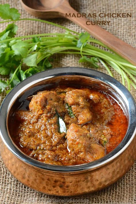 South Indian Chicken Curry, Non Veg Recipes, Chicken Madras, Spicy Treats, Easy Gravy Recipe, Chicken Gravy Recipe, Kari Ayam, Indian Chicken Recipes, Easy Indian Recipes