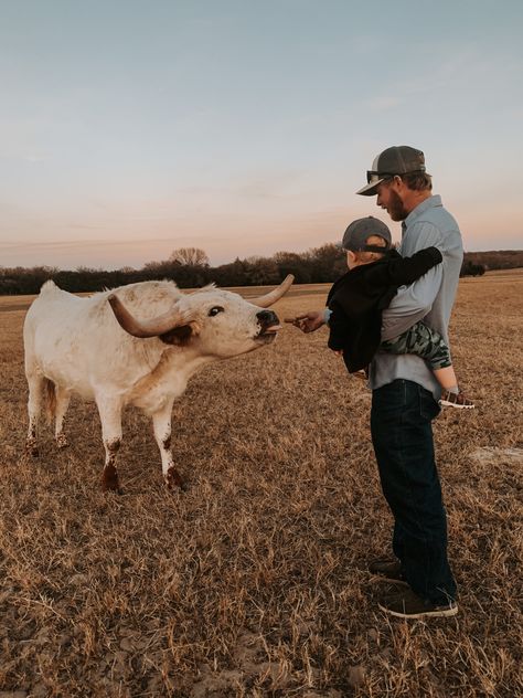 Country Wife Life, Southern Family Aesthetic, Farm Husband, Dream Life Country, Future Country Family Goals, Country Dad Aesthetic, Cute Country Family, Farm Family Aesthetic, Country Mom Aesthetic