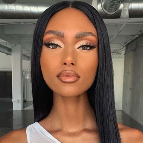 40 Best Makeup Looks To Try in 2021 - The Trend Spotter Affordable Lace Front Wigs, Bob Ombre, Human Lace Front Wigs, Make Up Designs, Mekap Mata, Natural Glam Makeup, Hairstyle Long, Makeup Tip, Colourful Style