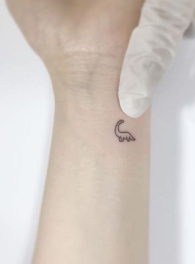 Dinosaur Tattoo, Petit Tattoo, Dinosaur Tattoos, Shape Tattoo, Geniale Tattoos, Detailed Tattoo, Poke Tattoo, Discreet Tattoos, Dainty Tattoos