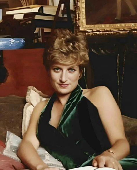 Princess Diana Rare, Prince Charles And Diana, Princess Diana Fashion, Princess Diana Family, Princess Diana Photos, Princess Diana Pictures, Princes Diana, Diana Fashion, Lady Diana Spencer