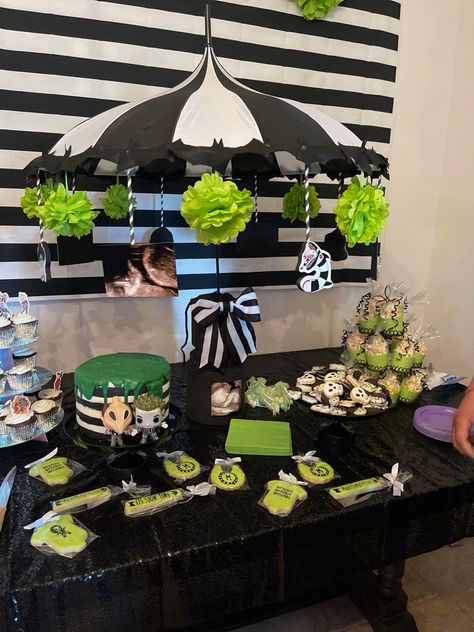 Beetlejuice Quinceanera, Beetlejuice First Birthday, Tim Burton Party Ideas Decor, Beetlejuice 1st Birthday, Beetlejuice Dining Room, Bettle Juice Party Theme, Beetlejuice Nursery Theme, Beatle Juice Trunk Or Treat, Beetlejuice Balloon Arch