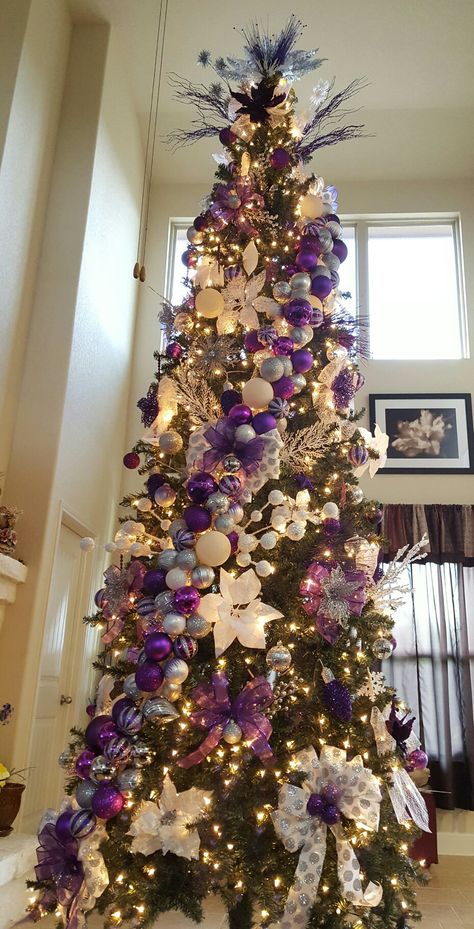 Purple And Lavender Christmas Tree, Creative Christmas Tree Ideas, Purple Christmas Tree Decorations, Purple Decorations, Turquoise Christmas Tree, Purple Christmas Decorations, Christmas Purple, Floral Christmas Tree, Purple Christmas Tree