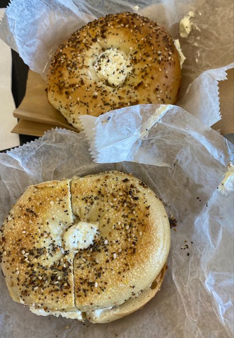 Everything Bagel And Cream Cheese, Everything Bagels Aesthetic, Bagel Astetic, Everything Bagel With Cream Cheese, Bagel And Cream Cheese Aesthetic, Bagels Cream Cheese, Everything Bagel Aesthetic, Bagel Sandwich Aesthetic, Sweet Bagel Ideas