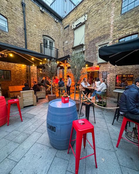 {ad invite} Perfect Date night spot near Kings Cross❤️ An evening of wine🍷, pintxo 🫒and tapas 🥘in @bar.rioja is the perfect date night spot. Their cosy, intimate, candle lit 🕯️venue and array of wine bottles on display feel like you have transported yourself to a Spanish bar. They also have an outdoor section for ☀️days ⭐️Featured dishes⭐️ Charcuterie Selection Tortilla de patatas Pintxo Croquetas Talos de Chorizo In terms of wine, we stuck to the fresh ‘generic’ section this time, but w... Outdoor Wine Bar, Drinks Date Night, Spanish Bar, Drinks Date, Perfect Date Night, The Perfect Date, Kings Cross, London Restaurants, Perfect Date