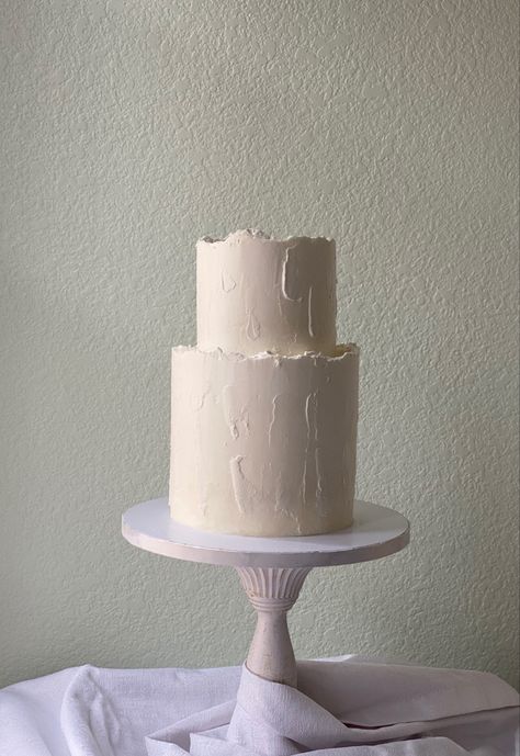 A blank canvas wedding cake is a beautiful and elegant option for couples who want a simple yet sophisticated dessert for their special day. This type of cake is often adorned with minimal decorations, allowing the natural beauty of the cake itself to shine through. Minimal Wedding Cakes, White Wedding Cake Simple, White Wedding Cakes Simple, Minimal Wedding Cake, Textured Cake, Minimal Cake, Square Wedding Cake, Whimsical Wedding Cakes, Realistic Cakes