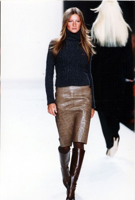 90s Minimalism Fashion, Siren Look, Trendy Outfit Ideas, 90s Runway Fashion, 90s Model, Rock Outfit, Gisele Bundchen, Trendy Outfit, Geek Chic