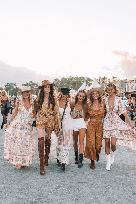 Festival Outfits Australia, Country Music Festival Outfits, Cochella Outfits, Look Hippie Chic, Country Concert Outfits, Boho Festival Outfit, Summer Festival Outfit, Looks Country, Music Festival Outfits