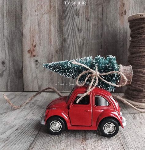 Christmas Parade Decorations, Car Topper, Parade Decorations, Tiny Ornaments, Car Decoration Ideas, Oversized Ornaments, Mini Christmas Tree Decorations, Christmas Booth, Holiday Boutique