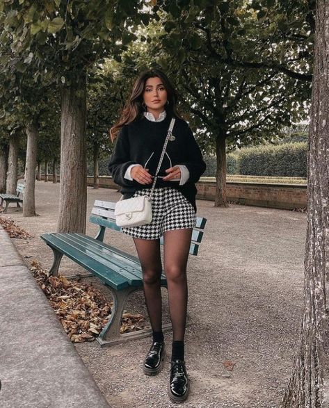 Paris Autumn Outfit, Houndstooth Skirt Outfit, High Tea Outfit, Outfits For Warm Weather, Paris Autumn, The Upper East Side, Europe Outfits, London Outfit, Cold Outfits