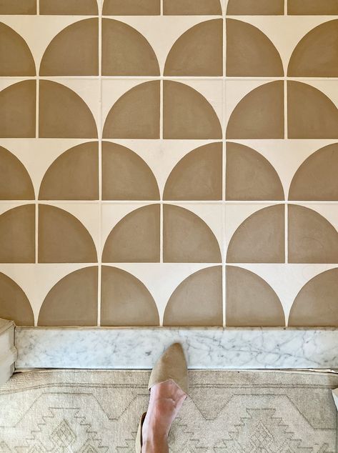 Stenciled Tile Floor, Diy Tiles, Tile Backsplash Ideas, Abby Road, Painting Bathroom Tiles, Entryway Tile, Faux Tiles, Painted Concrete Floors, Painted Bathroom