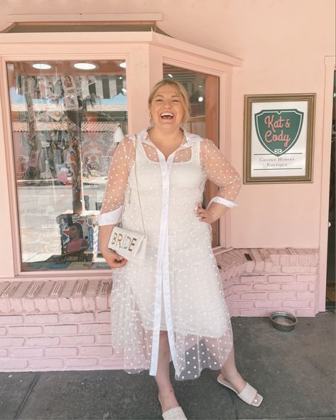 Curvy plus size white dress perfect for vacation or bachelorette dress! Plus Size White Dress, Plus Size Party Dress, Party Dress White, Plus Size Party, Plus Size Brides, Plus Size White, Bachelorette Dress, Plus Size Party Dresses, White Dress Party