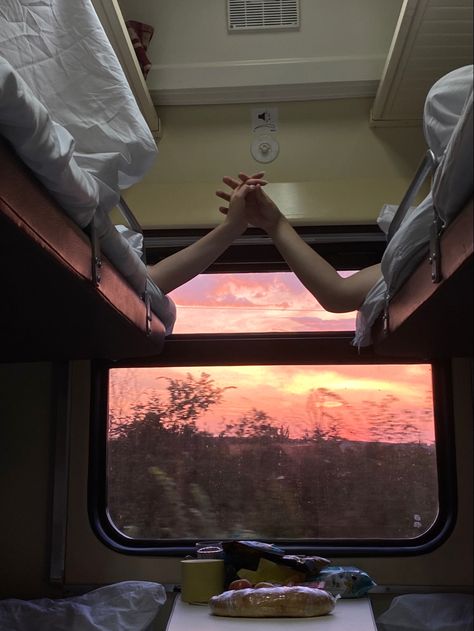 Runaway Train Aesthetic, Couples In Train, Poses In Train, Train Hopping Aesthetic, Train Couple Aesthetic, Interrailing Aesthetic, Train Trip Aesthetic, Couple On Train, Train Ride Aesthetic