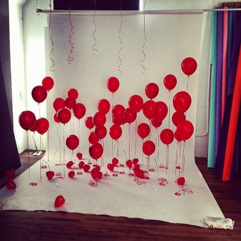 Diy Fotokabine, Classroom Valentines Party, Diy Photo Booth Backdrop, Valentines Bricolage, Valentine Mini Session, Creative Backdrops, Valentine Photo Shoot, Diy Photo Backdrop, Booth Backdrops