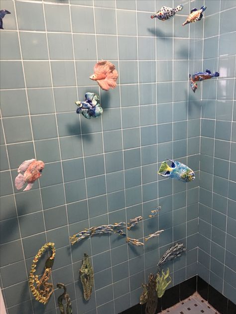 #ceramics #fish #decorate #bathroom #aquarium Fish Themed Bathroom, Bathroom Aquarium, Aquatic Bathroom, Aquarium Bathroom, Fish Bathroom Decor, Underwater Bathroom, Fishing Bathroom Decor, Decorate Bathroom, Fish Bathroom