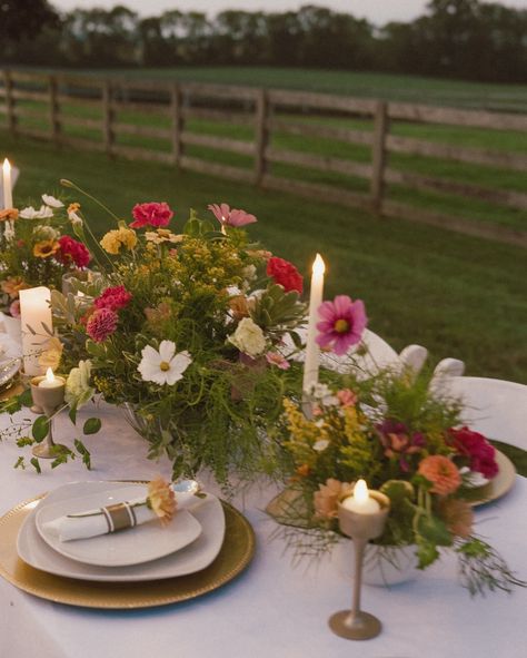 Rehearsal dinner on the farm 🥹 Cowboy Rehearsal Dinner, Colorful Rehearsal Dinner, Rehearsal Dinner Checklist, Garden Rehearsal Dinner, Future Decor, Keys Wedding, Dinner Decoration, Wedding Rehearsal Dinner, Big Party