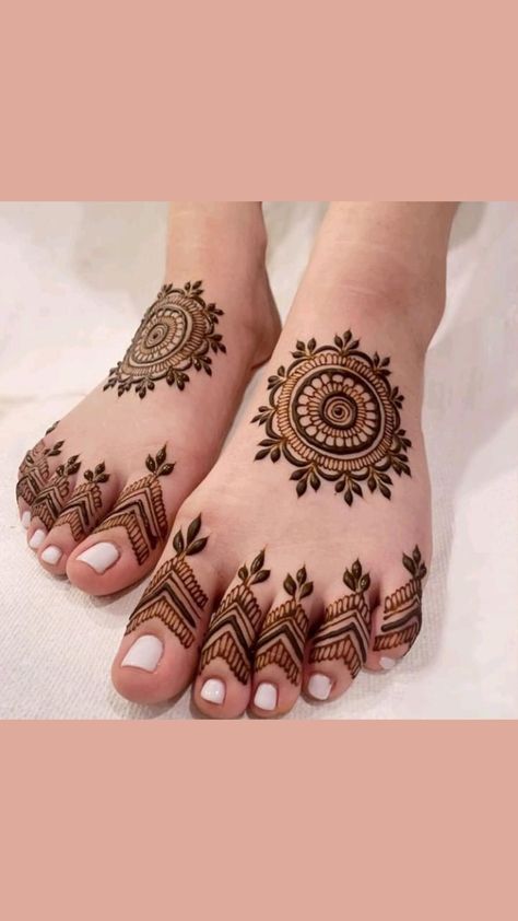 Leg Flower Mehndi Design, Mehandi Leg Designs, Mehndi For Legs Simple, Mehndi Legs Design, Mehndi Foot Designs, Mehndi Designs For Foot, Foot Mehndi Designs, Wedding Core, Leg Mehendi Design