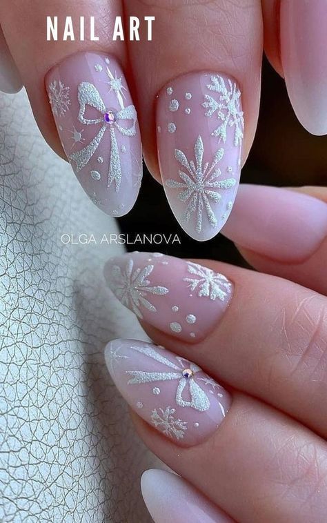 Rose Gold Nails Design, Bright Pink Nails, Nail Art Noel, Fall Nail Art Designs, Christmas Gel Nails, Rose Gold Nails, Almond Nails Designs, Snowflake Nails, Halloween Nail Designs