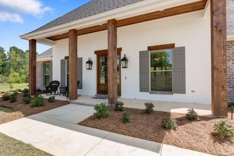 Acadian Style Homes Exterior, Acadian Style Homes, Home Front Porch, Brick Porch, French Country Exterior, Deck Railing Design, Home Styles Exterior, Cabin Chic, Dream Farmhouse