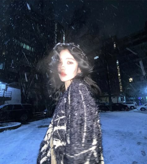 Snow Selfie, Winter Selfie, Snow Photoshoot, Snow Pictures, 사진 촬영 포즈, Aesthetic Grunge Outfit, Winter Photoshoot, Winter Photos, Winter Photo