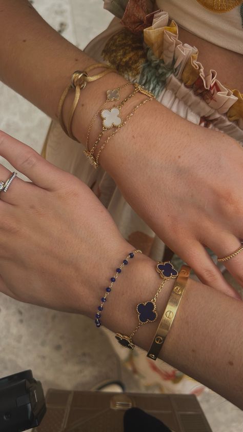 jewellery stack van cleef cartier matching jewellery friendship Can Cleef Necklace Stack, Can Cleef Stack, Vancleef Cartier Stack, Stacking Van Cleef Necklace, Van Cleef Necklace Stack, Van Cleef Perlee Bracelet Stack, Van Cleef Necklace Layering, Van Cleef Stack, Cartier Stack