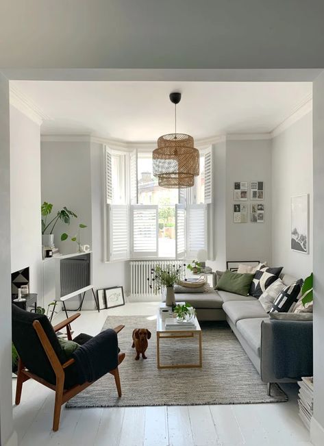 Scandi Style Living Room, Scandi Living Room, Gray Painted Walls, Victorian Living Room, Scandinavian Style Home, Bright Sunshine, Light Grey Walls, Room Deco, Living Room Scandinavian