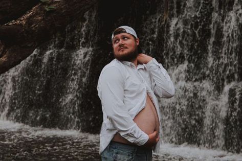 Check This Out! The Dad-ternity Shoot Is Hilarious (& Very Sweet) Pregnant Man, Bed Rest, Pregnant Wife, Maternity Photoshoot, Maternity Photos, Cheer Up, Pregnancy Shoot, Maternity Pictures, Pregnancy Photoshoot