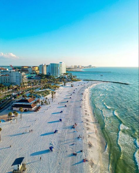 Clear Water Beach Florida, Clear Water Beach, Beautiful Vacation Spots, Clearwater Beach Florida, Beach Views, Tampa Bay Florida, Beach Place, Vice City, Florida Photography