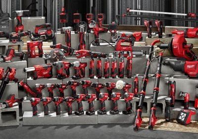 Milwaukee Cordless Tools, 2x4 Wood Projects, Box Organization, Milwaukee Power Tools, Garage Workshop Organization, Basement Bar Designs, Bee House, Tool Storage Diy, Dewalt Tools