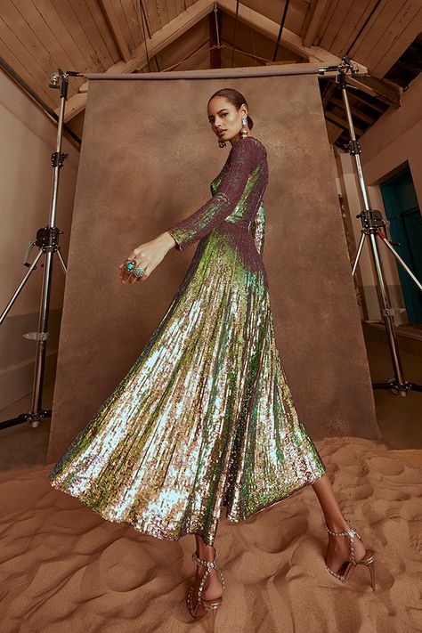 Temperley Dress, Fashion Fall 2022, Winter 2022 Fashion, Gradient Fashion, Winter Ready To Wear, London 2022, 2022 Runway, Haute Couture Designers, London Fall