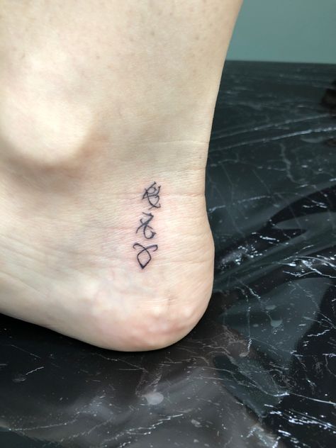 Runes Tattoo Shadowhunter, Shadow Hunter Tattoo Ideas, Runa Parabatai Tattoo, Shadowhunter Runes Tattoo, Small Tvd Tattoos, Shadowhunter Tattoo Ideas, Fandom Tattoo Ideas, Shadow Hunters Tattoo, Shadowhunters Tattoo