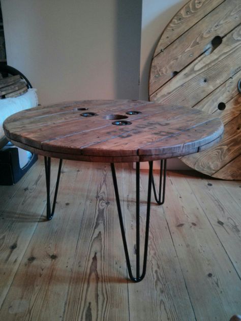 Cable Drum Ideas, Cable Reel Ideas, Cable Drum Table, Wood Spool Tables, Wooden Cable Reel, Cable Spool Furniture, Wooden Spool Tables, Cable Spools, Spool Table