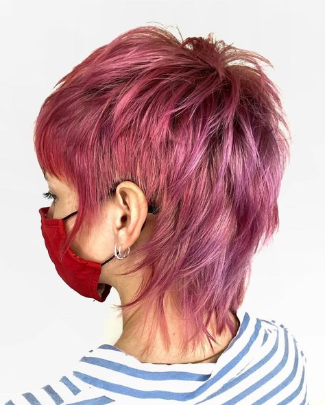 MODERN SALON on Instagram: “Sweet + Sassy ✂️ from @hairbyhanvancity 👌 #texturedhair #hair #hairdresser #texture #naturalhair #pinkhair #texture #softfringe…” Short Shag Haircuts, Textured Haircut, Fine Straight Hair, Mullet Haircut, Shag Haircuts, Short Shag, Natural Wavy Hair, Edgy Short Hair, Punk Hair