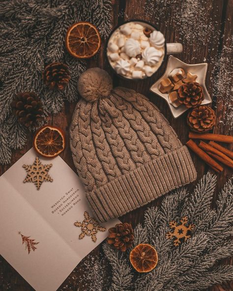 𝙁𝙡𝙖𝙩𝙡𝙖𝙮 | 𝙎𝙩𝙞𝙡𝙡 𝙇𝙞𝙛𝙚 | 𝘽𝙡𝙤𝙜 (@annemademoiselle) • Instagram photos and videos Books Photography, Christmas Flatlay, Flat Lay Photos, Still Life Photos, Flat Lay Photography, Nordic Christmas, Still Life Art, Life Blogs, Autumn Aesthetic