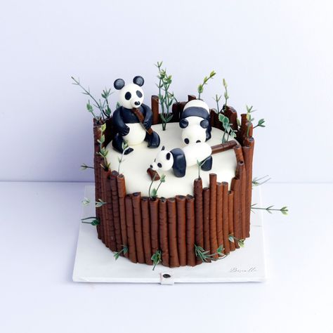 Panda Theme Cake, Panda Theme Birthday, Cheesecake Wedding Cake, Anniversary Cake Designs, Panda Cake, Panda Theme, Pastry Kitchen, Theme Birthday Cake, Teddy Bear Cakes