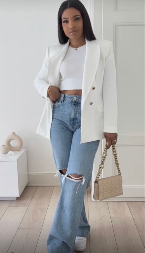 White Blazer Outfits, Stile Hijab, Mode Kimono, Blazer Outfits For Women, Blazer Outfit, Woman Suit Fashion, Elegante Casual, Looks Street Style, Stylish Work Outfits