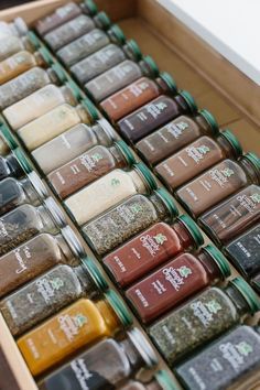 Spice Drawer Organization, Organize Spices, Dried Spices, Spice Organization Drawer, Spices Packaging, Drawer Organization, Spice Drawer, Cooking Healthy, Kitchen Buffet