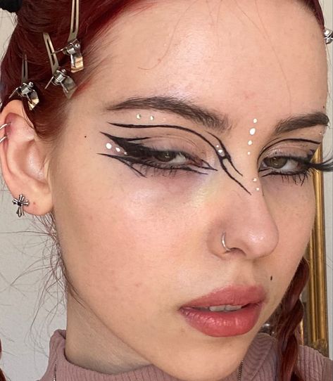 Eyeliner Inspiration, Eyeliner Inspo, Funky Makeup, Graphic Makeup, Rave Makeup, Swag Makeup, Eye Makeup Designs, Dope Makeup, Graphic Liner