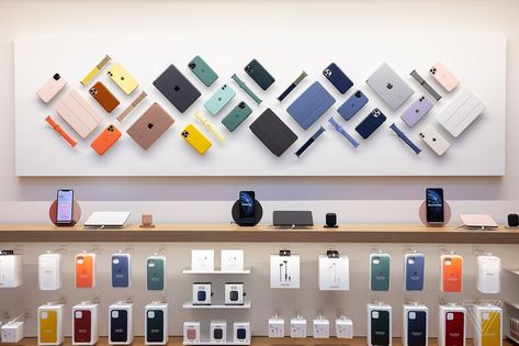 Apple Store Design, Mobile Shop Design, Apple Repair, Store Shelves Design, Mobile Phone Shops, Phone Store, Mobile Store, Gadget Store, Store Interiors