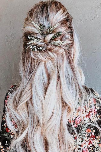 Summer Wedding Hairstyles Ideas Summer Wedding Hairstyles, Fall Wedding Hairstyles, Flowers In Her Hair, Boho Wedding Hair, Wedding Hairstyles Half Up Half Down, Wedding Hair Inspiration, Wedding Hair Flowers, Long Blonde Hair, Wedding Hair And Makeup