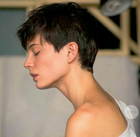 Extremely Short Haircuts For Women, Boyish Pixie Haircut, Crew Cut Women, Enby Haircuts, Really Short Haircuts, Queer Hair, Cool Hairstyles For Girls, Short Hair Tomboy, Pixie Cut With Bangs